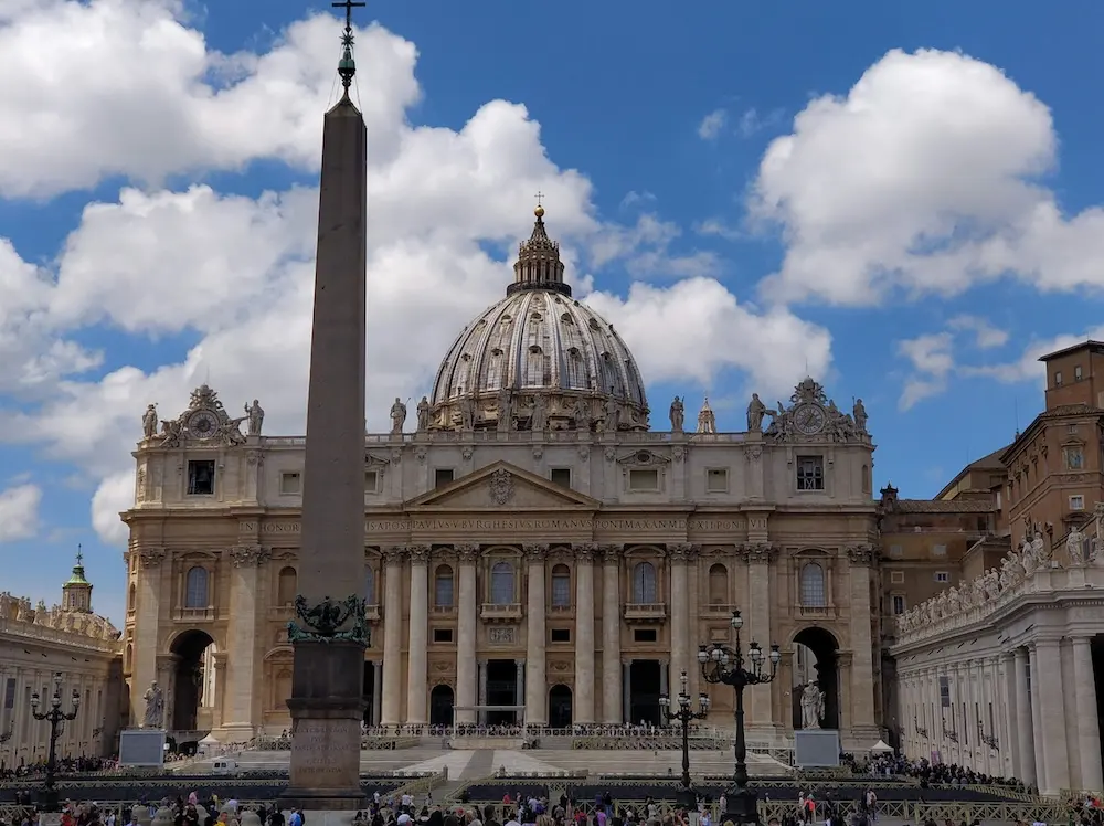 Peterskyrkan och Petersplatsen i Rom.